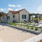 펜션 House Blato 포스티라