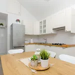 House Blato 포스티라