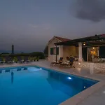 House Blato 펜션 포스티라
