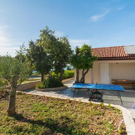 بيت للعطل House Blato